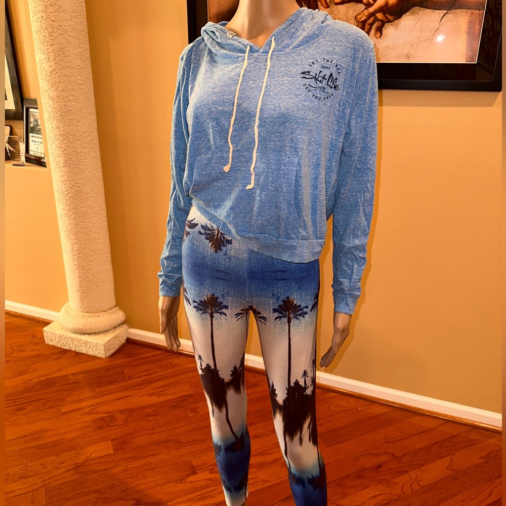 Salt Life hooded, long sleeve shirt.